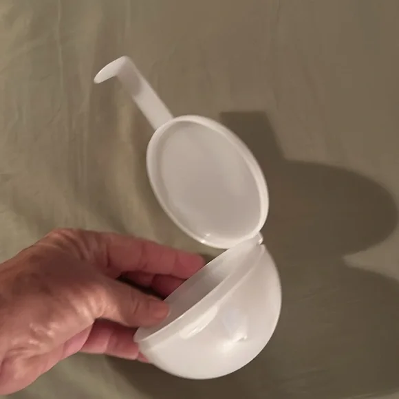 Tupperware Small. ✂️ - Picture 2 of 2